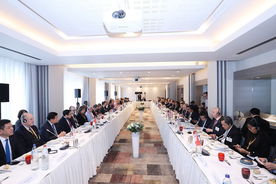 Thủ tướng Phạm Minh Chính dự chiêu đãi chào mừng của Hội nghị Thượng đỉnh kinh doanh ASEAN-EU. (Ảnh: Dương Giang/TTXVN)