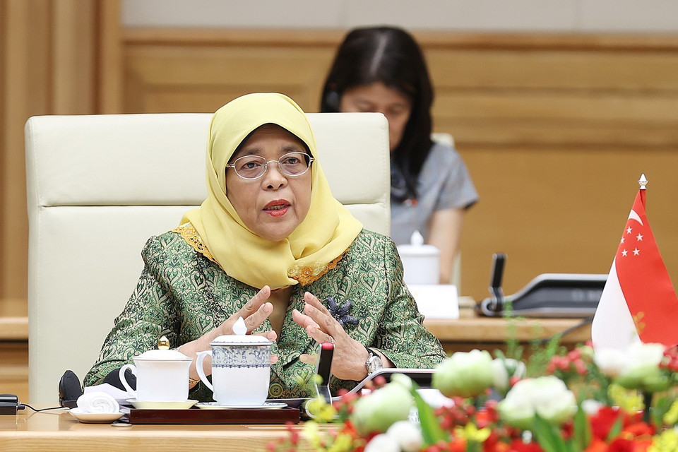 Tổng thống Cộng hòa Singapore Halimah Yacob phát biểu tại buổi tiếp. (Ảnh: Dương Giang/TTXVN)