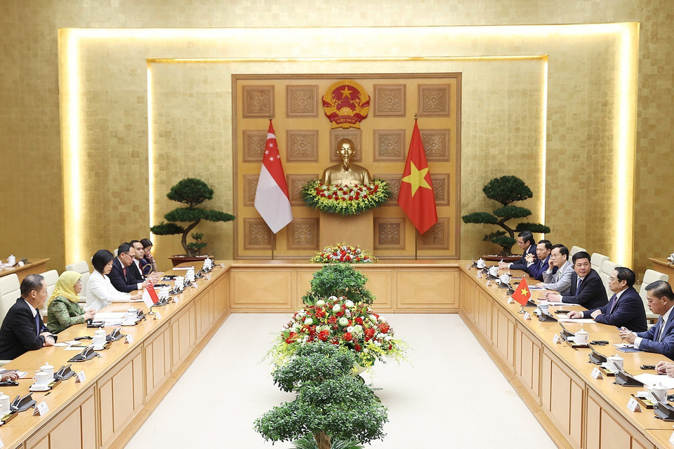 Thủ tướng Phạm Minh Chính tiếp Tổng thống Cộng hòa Singapore Halimah Yacob. (Ảnh: Dương Giang/TTXVN)