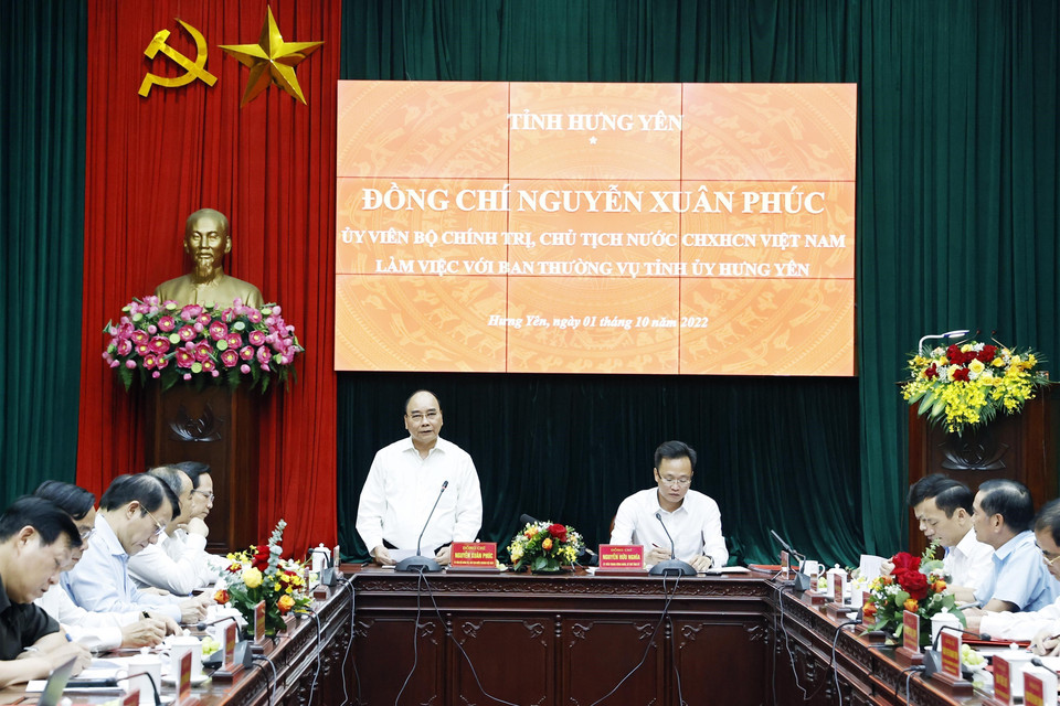 Chủ tịch nước Nguyễn Xuân Phúc chủ trì buổi làm việc với Ban Thường vụ Tỉnh ủy Hưng Yên. (Ảnh: Thống Nhất/TTXVN)