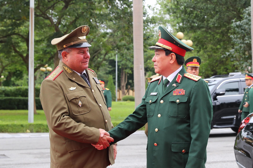 Sáng 5/12, tại Trụ sở Bộ Quốc phòng, Đại tướng Lương Cường, Ủy viên Bộ Chính trị, Chủ nhiệm Tổng cục Chính trị Quân đội Nhân dân Việt Nam đón và hội đàm với Trung tướng Vicstor Rojo Ramos, Ủy viên Trung ương Đảng, Chủ nhiệm Chính trị các Lực lượng vũ trang Cách mạng Cuba sang thăm chính thức Việt Nam và dự Triển lãm Quốc phòng quốc tế Việt Nam 2022. (Ảnh: Trọng Đức/TTXVN)