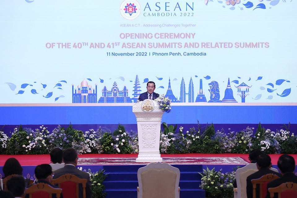 Thủ tướng Campuchia, Chủ tịch ASEAN 2022 Samdech Techo Hun Sen phát biểu khai mạc hội nghị. (Ảnh: Dương Giang/TTXVN)
