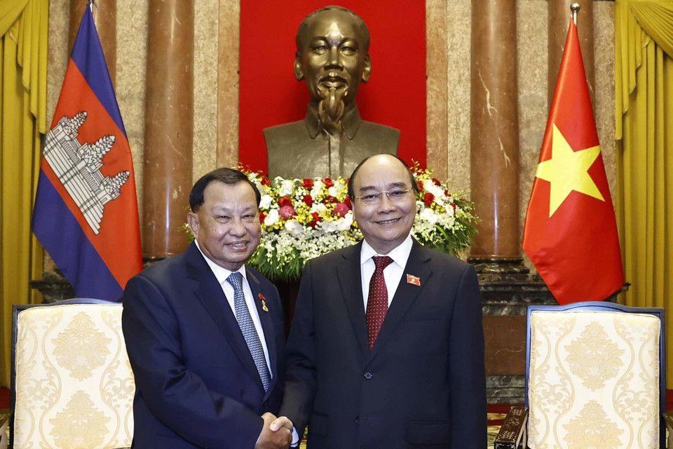 Chủ tịch nước Nguyễn Xuân Phúc và Chủ tịch Thượng viện Campuchia Samdech Say Chhum. (Ảnh: Thống Nhất/TTXVN)