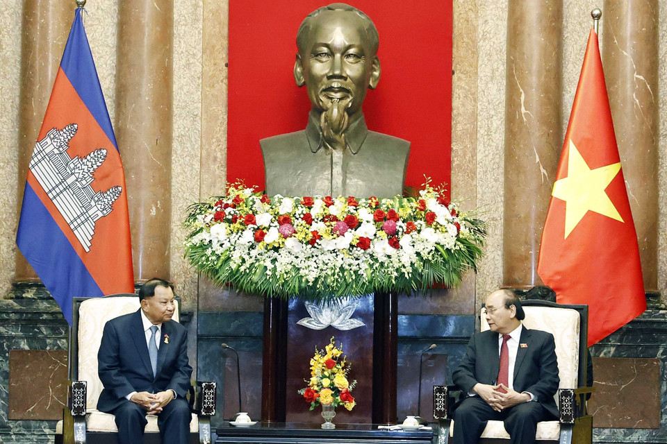 Chủ tịch nước Nguyễn Xuân Phúc tiếp Chủ tịch Thượng viện Campuchia Samdech Say Chhum. (Ảnh: Thống Nhất/TTXVN)