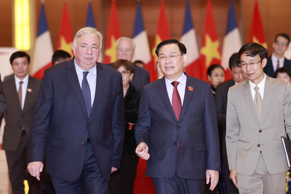 Chủ tịch Quốc hội Vương Đình Huệ và Chủ tịch Thượng viện Cộng hòa Pháp Gérard Larcher. (Ảnh: Doãn Tấn/TTXVN)