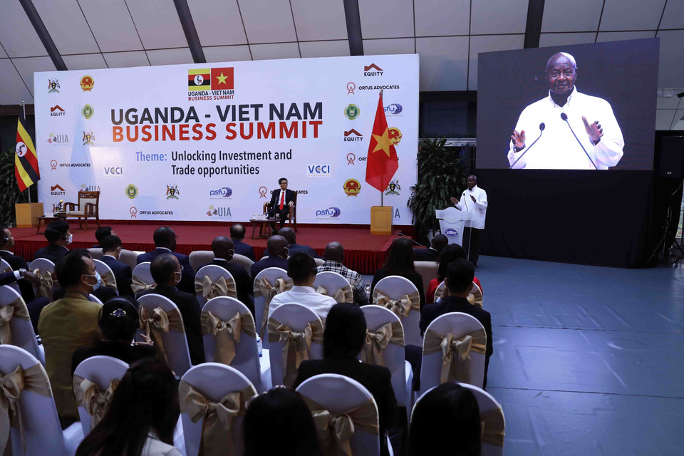 Chiều 25/11, tại Hà Nội, Tổng thống nước Cộng hòa Uganda Yoweri Kaguta Museveni dự và phát biểu tại Diễn đàn doanh nghiệp Việt Nam-Uganda. (Ảnh: An Đăng/TTXVN) 