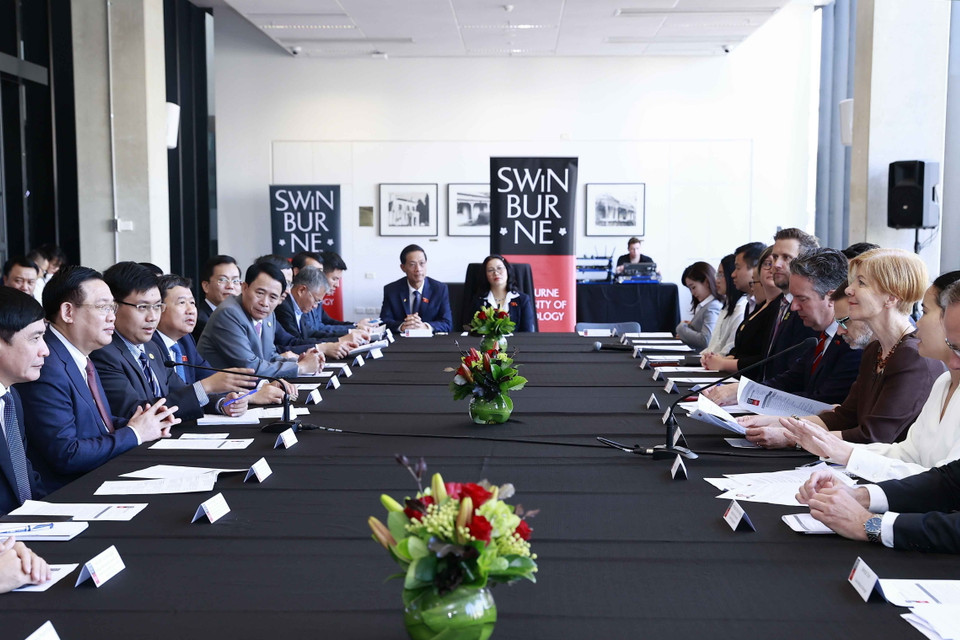 Chủ tịch Quốc hội Vương Đình Huệ thăm Đại học Swinburne, Australia. (Ảnh: Doãn Tấn/TTXVN)