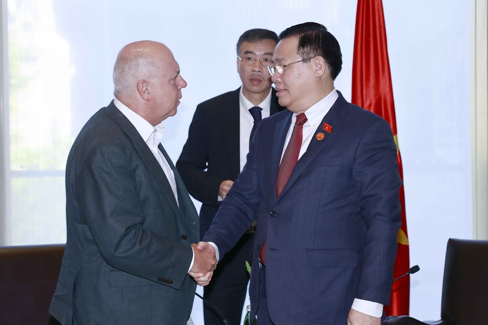 Chủ tịch Quốc hội Vương Đình Huệ tiếp Bộ trưởng Bộ Ngân khố bang Victoria Tim Pallas. (Ảnh: Doãn Tấn/TTXVN)