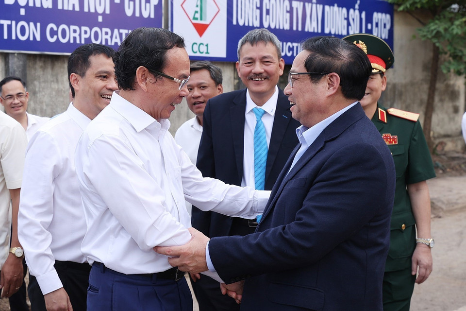 Thủ tướng Phạm Minh Chính và Bí thư Thành ủy Thành phố Hồ Chí Minh Nguyễn Văn Nên tại Lễ khởi công Dự án xây dựng nhà ga hành khách T3 Cảng hàng không quốc tế Tân Sơn Nhất. (Ảnh: Dương Giang/TTXVN)