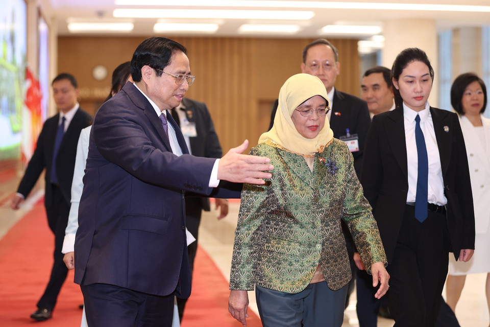 Thủ tướng Phạm Minh Chính tiếp Tổng thống Cộng hòa Singapore Halimah Yacob. (Ảnh: Dương Giang/TTXVN)