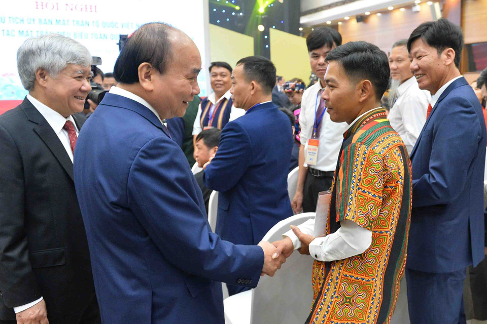 Chủ tịch nước Nguyễn Xuân Phúc gặp gỡ các đại biểu tại hội nghị. (Ảnh: Minh Đức/TTXVN)