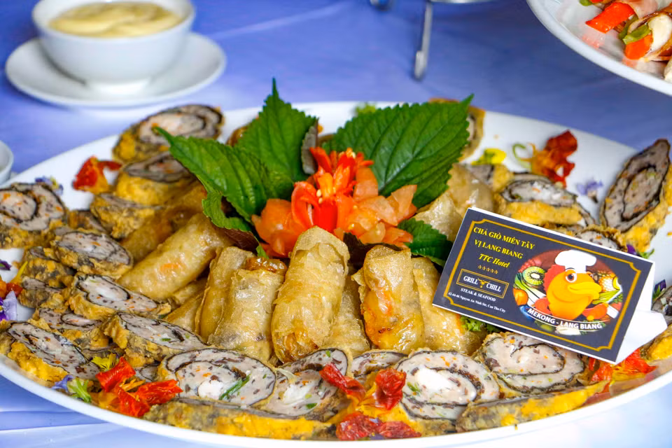 Món chả giò miền Tây hương vị Langbiang của Nhà hàng Grill &amp; Chill (Cần Thơ). (Ảnh: Thanh Liêm/TTXVN)