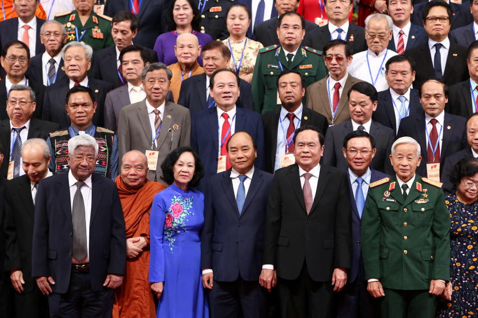  Thủ tướng Nguyễn Xuân Phúc cùng các đồng chí lãnh đạo Đảng, Nhà nước với các Ủy viên Ủy ban Trung ương Mặt trận Tổ quốc Việt Nam khóa IX. (Ảnh: TTXVN)