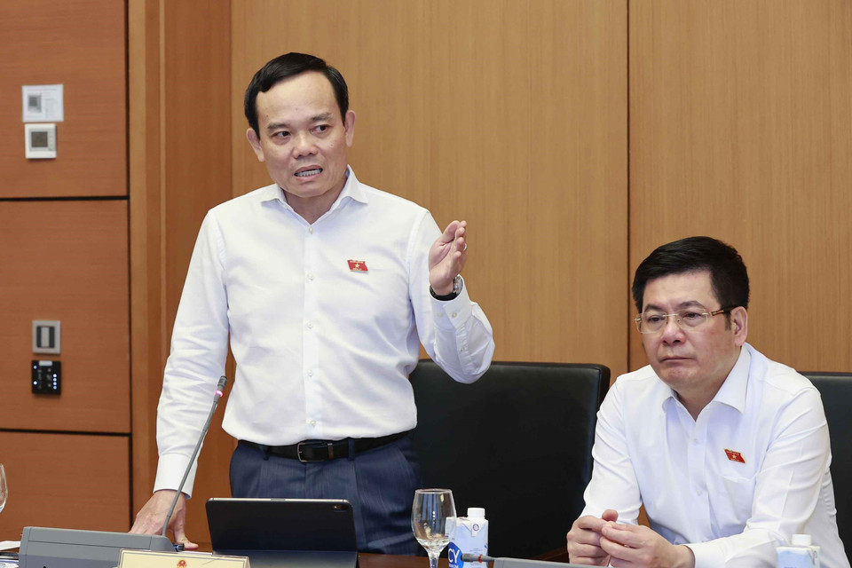 Phó Thủ tướng Trần Lưu Quang, đại biểu Quốc hội thành phố Hải Phòng phát biểu ý kiến. (Ảnh: Doãn Tấn/TTXVN)