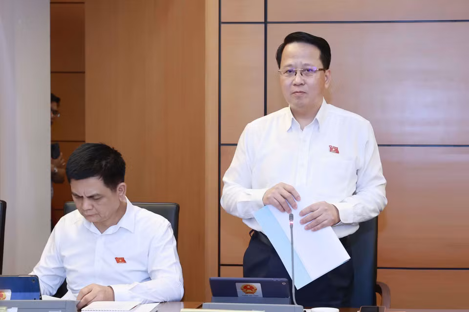 Đại biểu Quốc hội tỉnh Thái Nguyên Hoàng Anh Công phát biểu ý kiến. (Ảnh: Doãn Tấn/TTXVN)