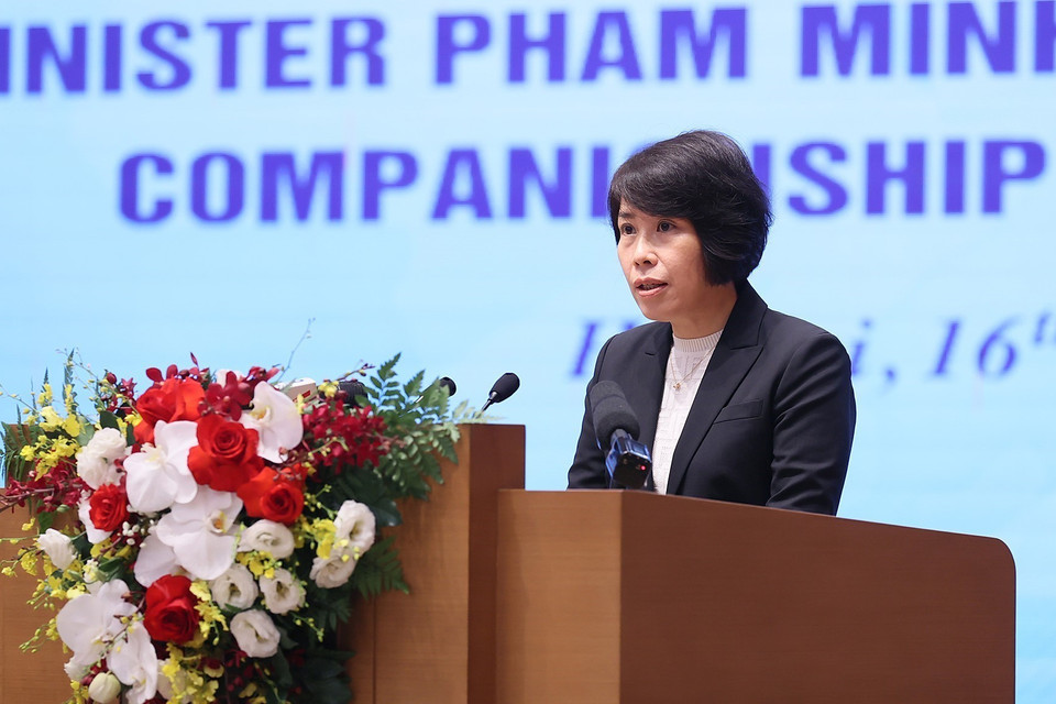 Thứ trưởng Bộ Kế hoạch và Đầu tư Nguyễn Thị Bích Ngọc báo cáo tình hình bối cảnh quốc tế và trong nước, cơ hội hợp tác đầu tư trong tình hình mới. (Ảnh: Dương Giang/TTXVN)