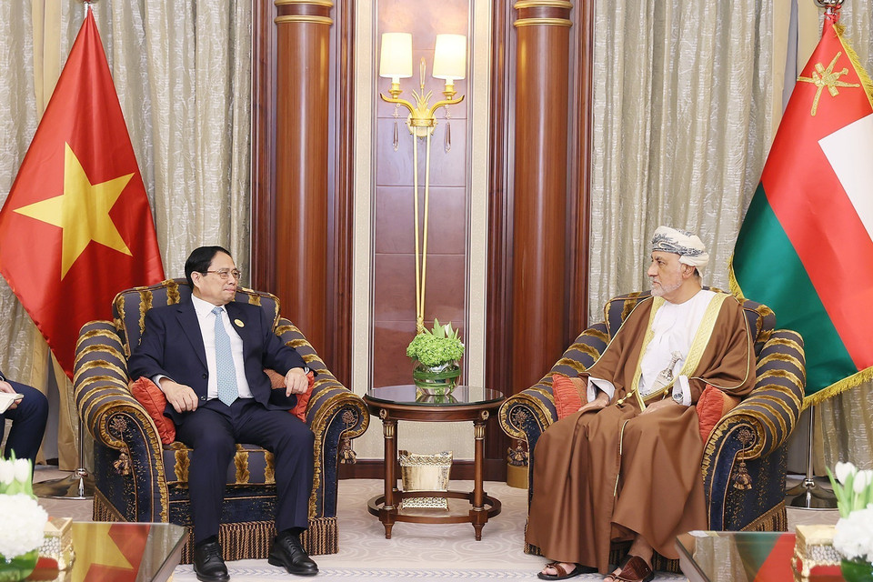 Thủ tướng Phạm Minh Chính gặp Phó Thủ tướng Vương quốc Hồi giáo Oman Sayyid Shihab. (Ảnh: Dương Giang/TTXVN)