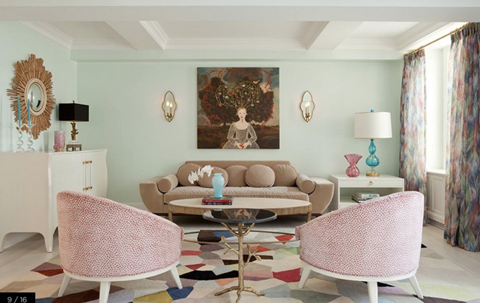 Kết hợp màu xanh nhạt và hồng với điểm nhấn đậm để tạo ra phòng khách mang phong cách truyền thống. (Ảnh: UMA/Vietnam+)