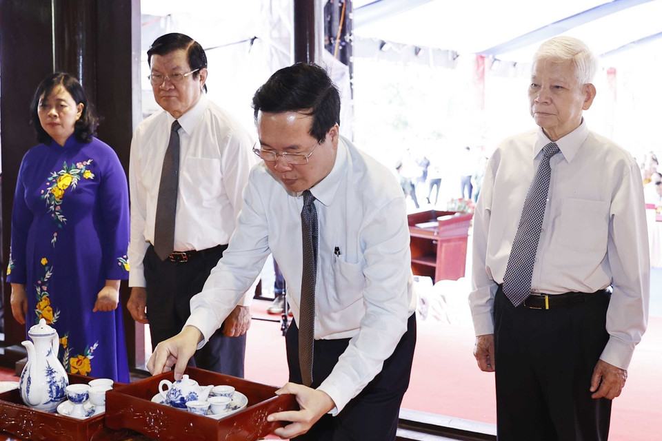 Chủ tịch nước Võ Văn Thưởng dự Lễ giỗ các anh hùng liệt sỹ, chiến sỹ cách mạng, đồng bào yêu nước hy sinh tại Côn Đảo. (Ảnh: Thống Nhất/TTXVN)