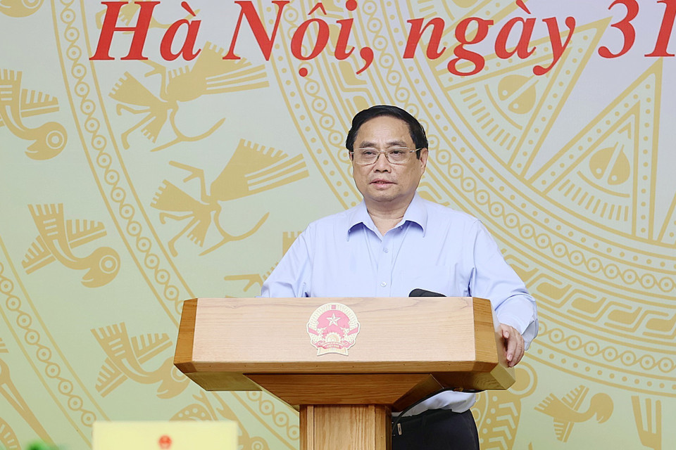 Thủ tướng Phạm Minh Chính chủ trì Hội nghị Trực tuyến Toàn quốc Triển khai Thực hiện Sắp xếp Đơn vị Hành chính cấp huyện, cấp xã giai đoạn 2023-2030. (Ảnh: Dương Giang-TTXVN)