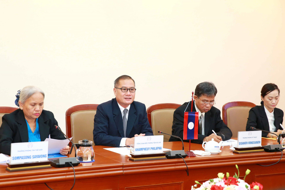 Đoàn Thông tấn xã Pathet Lào dự hội đàm. (Ảnh: Phương Hoa/TTXVN)