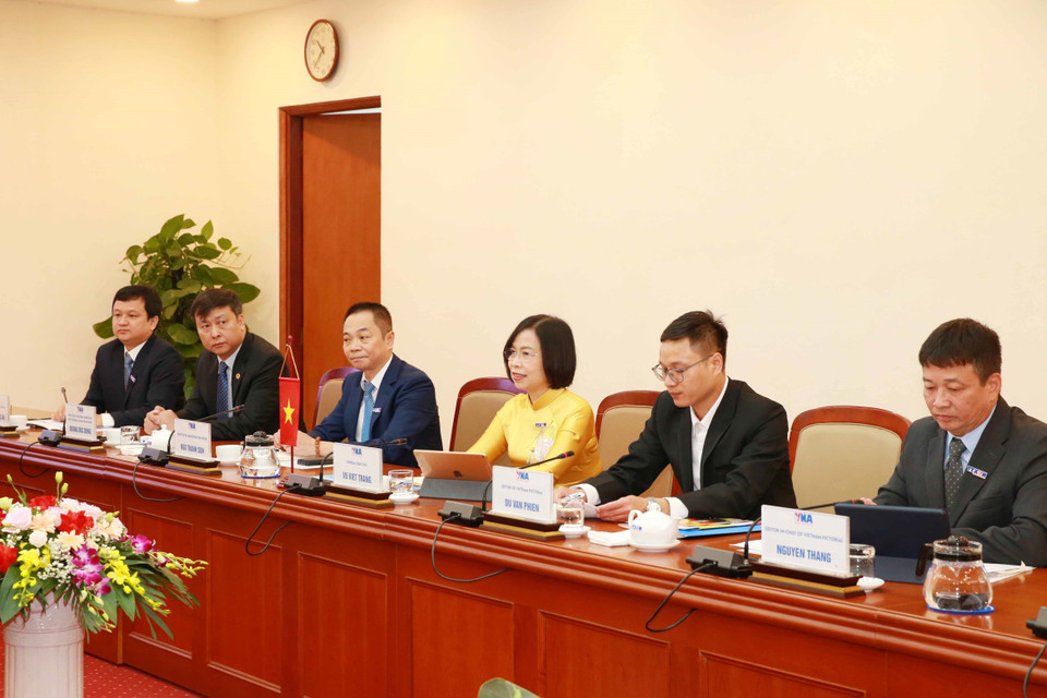 Ngày 24/7, tại Hà Nội, Tổng giám đốc Thông tấn xã Việt Nam Vũ Việt Trang hội đàm với Tổng giám đốc Thông tấn xã Pathet Lào Khampheuy Philapha nhân chuyến thăm và làm việc tại Việt Nam. (Ảnh: Phương Hoa/TTXVN)