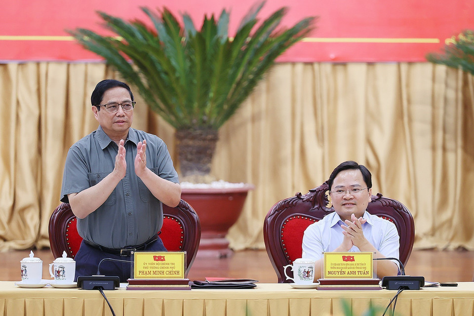 Thủ tướng Phạm Minh Chính chủ trì buổi làm việc với lãnh đạo chủ chốt tỉnh Bắc Ninh. (Ảnh: Dương Giang/TTXVN)
