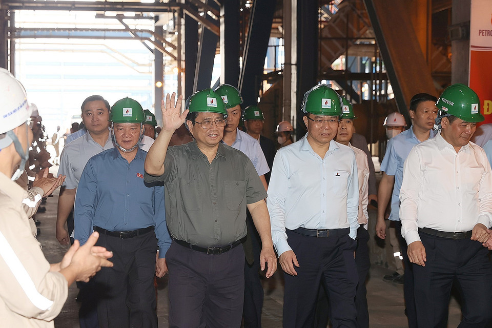 Thủ tướng Phạm Minh Chính kiểm tra công tác vận hành Nhà máy nhiệt điện Thái Bình 2. (Ảnh: Dương Giang/TTXVN)