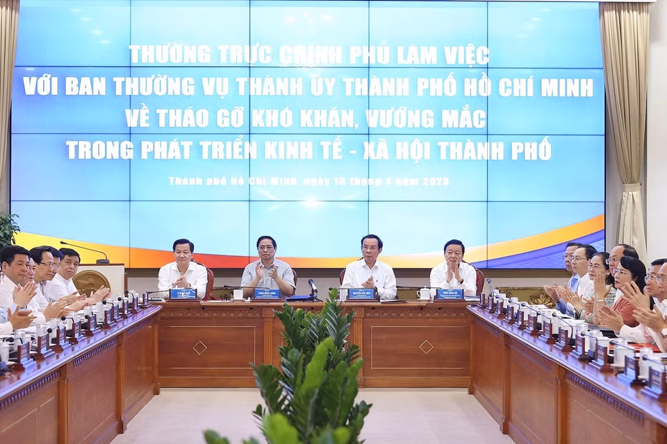Thủ tướng Phạm Minh Chính chủ trì làm việc giữa Thường trực Chính phủ với Ban Thường vụ Thành ủy Thành phố Hồ Chí Minh. (Ảnh: Dương Giang/TTXVN)