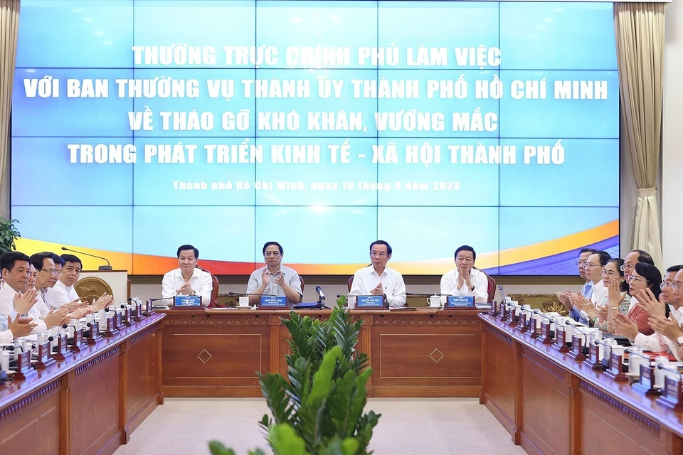 Thủ tướng Phạm Minh Chính chủ trì làm việc giữa Thường trực Chính phủ với Ban Thường vụ Thành ủy Thành phố Hồ Chí Minh. (Ảnh: Dương Giang/TTXVN)