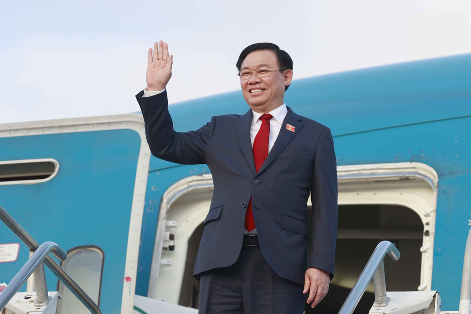 Chủ tịch Quốc hội Vương Đình Huệ tại sân bay quân sự, thủ đô Montevideo. (Ảnh: Doãn Tấn/TTXVN)