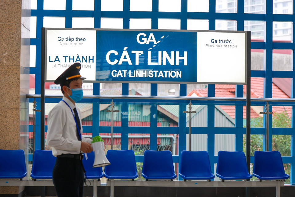 Dự án có 13 đoàn tàu, dự kiến giai đoạn đầu sẽ khai thác 4-6 đoàn tàu, với thời gian 10-15 phút/chuyến. (Ảnh: Minh Sơn/Vietnam+)