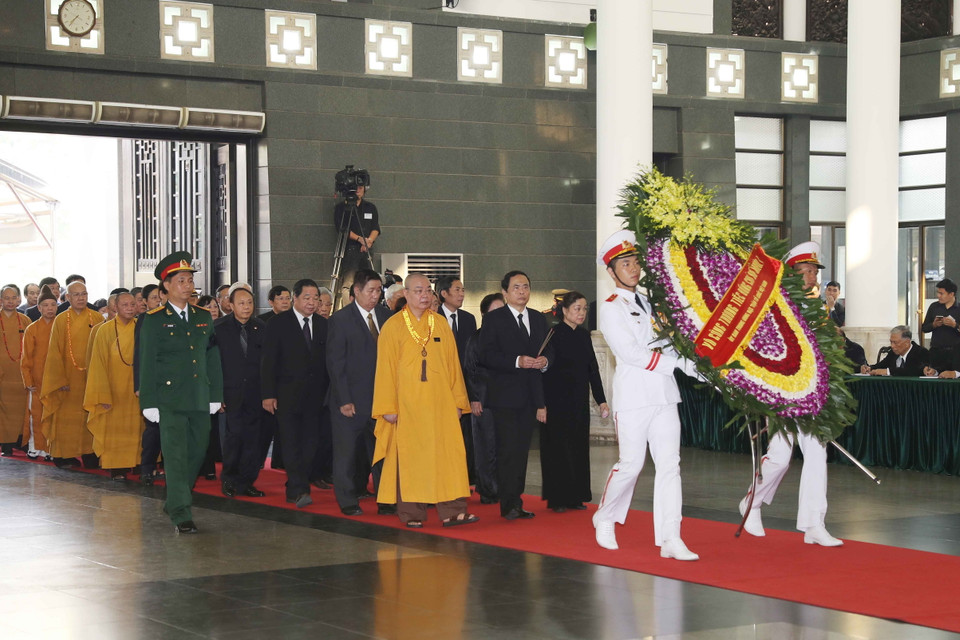 Đoàn Ủy ban Trung ương Mặt trận Tổ quốc Việt Nam, do đồng chí Trần Thanh Mẫn, Bí thư Trung ương Đảng, Chủ tịch Ủy ban Trung ương MTTQ Việt Nam làm Trưởng đoàn, viếng đồng chí Đỗ Mười. (Nguồn: TTXVN)