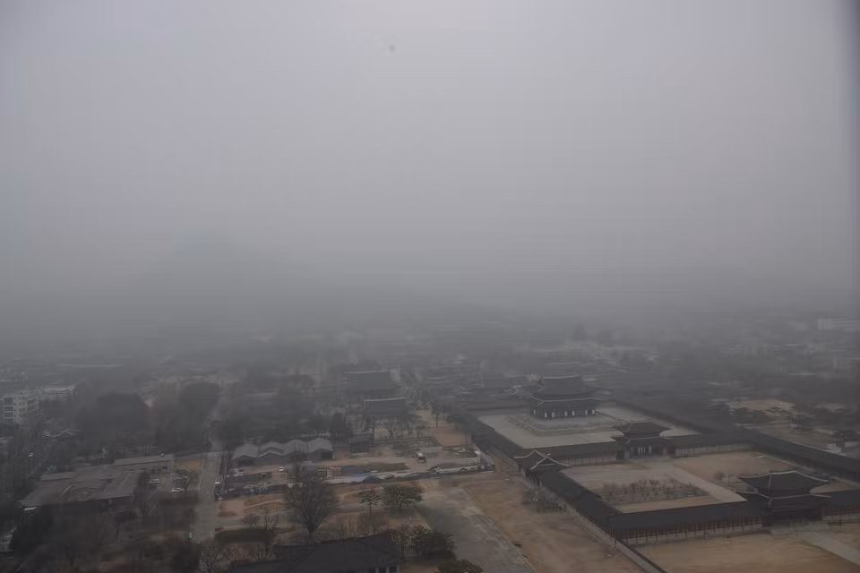 Bụi mịn bao phủ bầu trời Seoul, Hàn Quốc, ngày 5/3/2019. (Ảnh: Yonhap/ TTXVN phát)