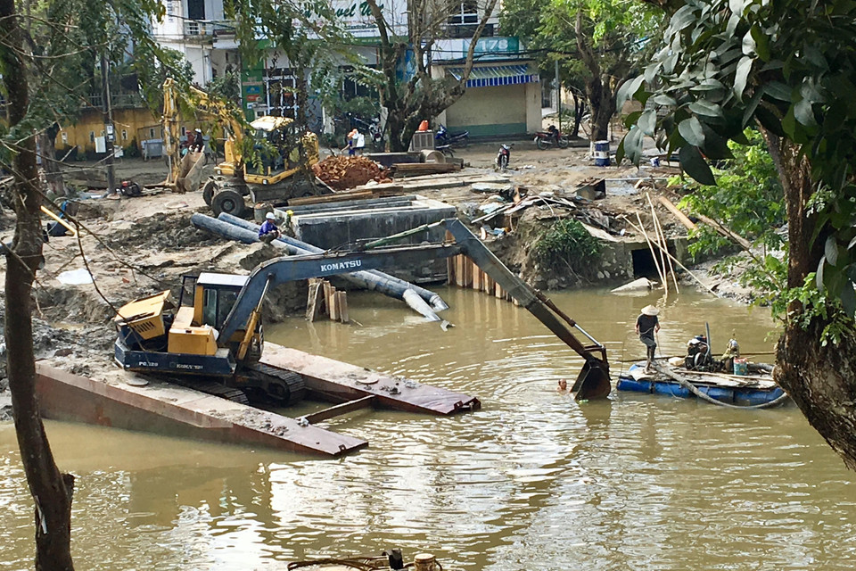 Thừa Thiên-Huế thực hiện dự án cải thiện môi trường nước thành phố Huế. (Ảnh: Quốc Việt/TTXVN)