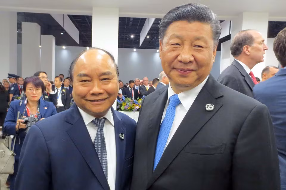 Thủ tướng Nguyễn Xuân Phúc gặp Tổng Bí thư, Chủ tịch nước Trung Quốc Tập Cận Bình. (Ảnh: TTXVN)
