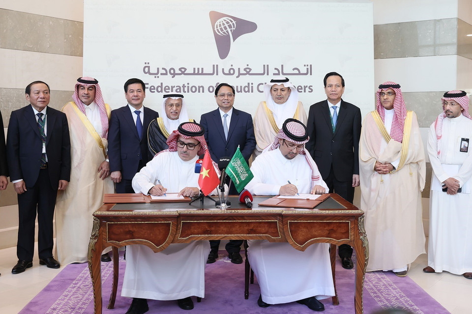 Thủ tướng Phạm Minh Chính chứng kiến Lễ ký Biên bản ghi nhớ giữa Công ty Đầu tư Công nghiệp Zamil (ZIIC) và Công ty Thép xây dựng Zamil Việt Nam(ZSV) về dự án mở rộng ZSV tại Việt Nam (giai đoạn 2023-2030). (Ảnh: Dương Giang/TTXVN)