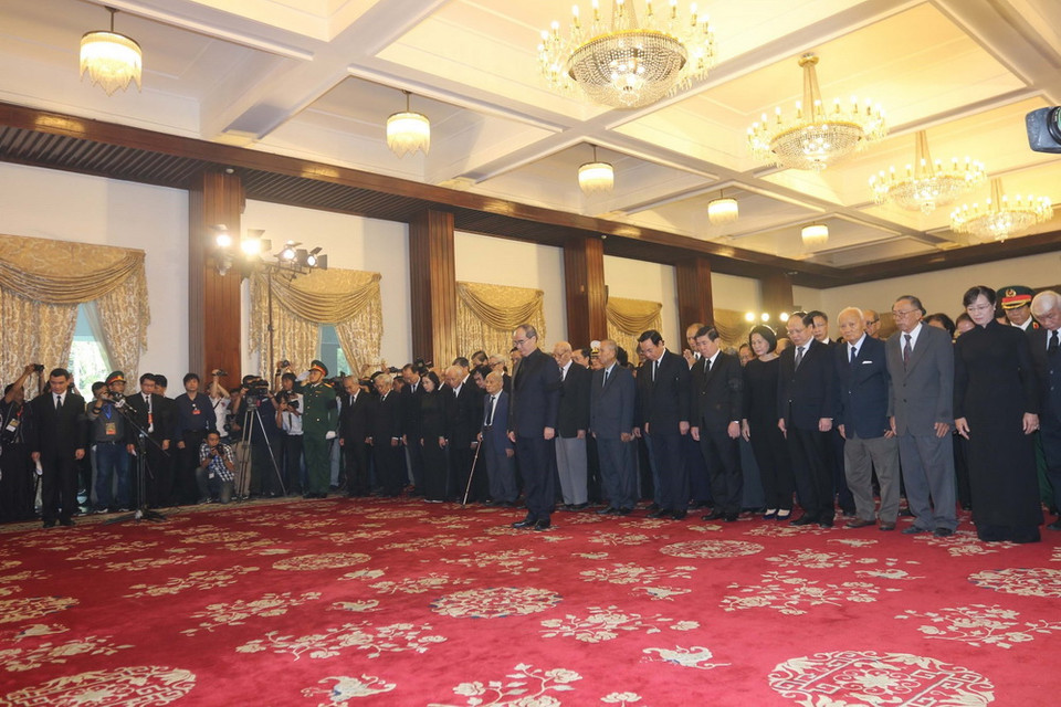 Đoàn lãnh đạo Thành ủy, Hội đồng nhân dân, Ủy ban nhân dân, Ủy ban Mặt trận tổ quốc Thành phố Hồ Chí Minh viếng Chủ tịch nước Trần Đại Quang.(Ảnh: Thanh Vũ/TTXVN)