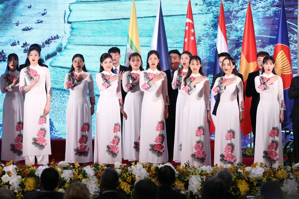 Chương trình văn nghệ chào mừng. (Ảnh: Dương Giang/TTXVN)