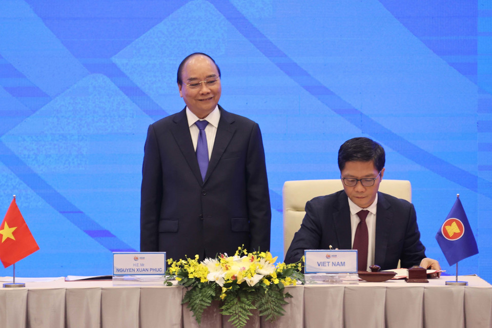 Thủ tướng Nguyễn Xuân Phúc, Chủ tịch ASEAN 2020 chứng kiến Lễ ký Hiệp định Đối tác Kinh tế Toàn diện Khu vực RCEP. (Ảnh: Thống Nhất/TTXVN)