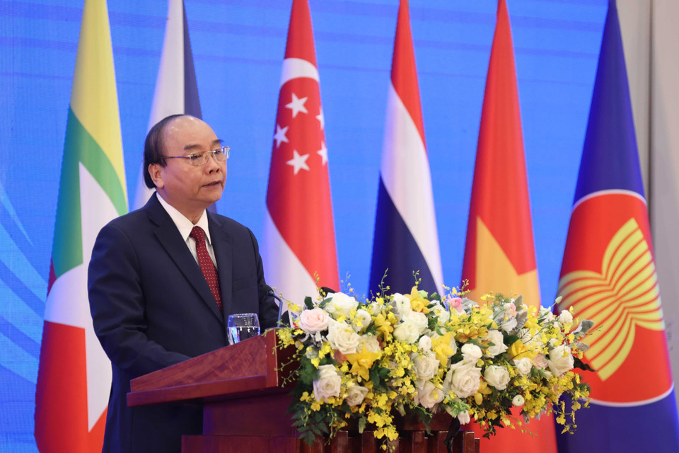 Thủ tướng Nguyễn Xuân Phúc phát biểu khai mạc Hội nghị Cấp cao ASEAN lần thứ 37. (Ảnh: Thống Nhất/TTXVN)