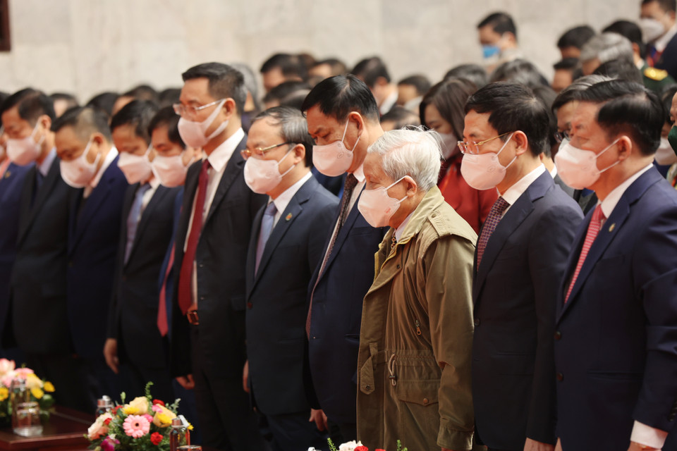 Nghi thức tưởng niệm Chủ tịch Hồ Chí Minh và các liệt sỹ. (Ảnh: Hoài Nam/Vietnam+)