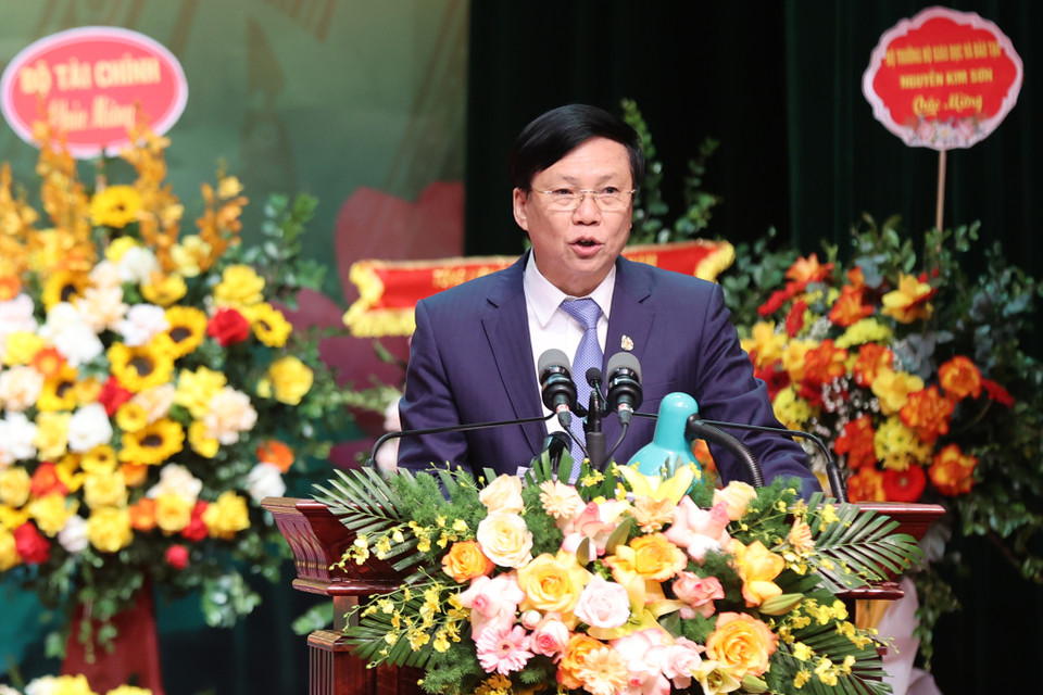 Ông Hồ Quang Lợi báo cáo Chính trị trình Đại hội XI của Ban chấp hành khóa X. (Ảnh: Hoài Nam/Vietnam+)