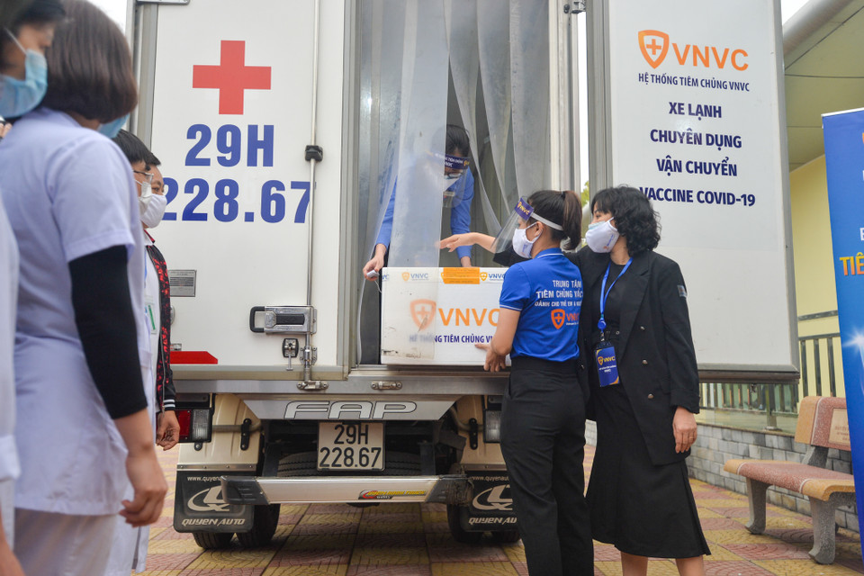 Vaccine AstraZeneca được sản xuất, đưa vào sử dụng trong nhóm nhanh nhất trên thế giới. (Ảnh: Minh Sơn/Vietnam+)