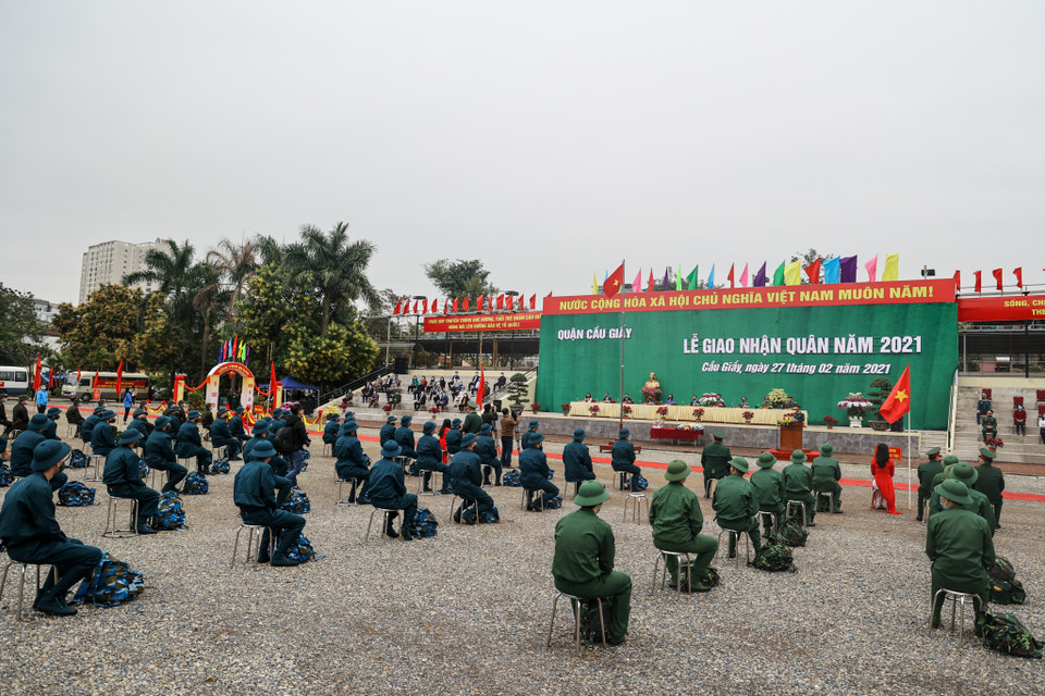 Sáng 27/2, đồng loạt các quận huyện trên địa bàn Hà Nội đã tổ chức lễ giao nhận quân 2021. (Ảnh: Minh Sơn/Vietnam+) 