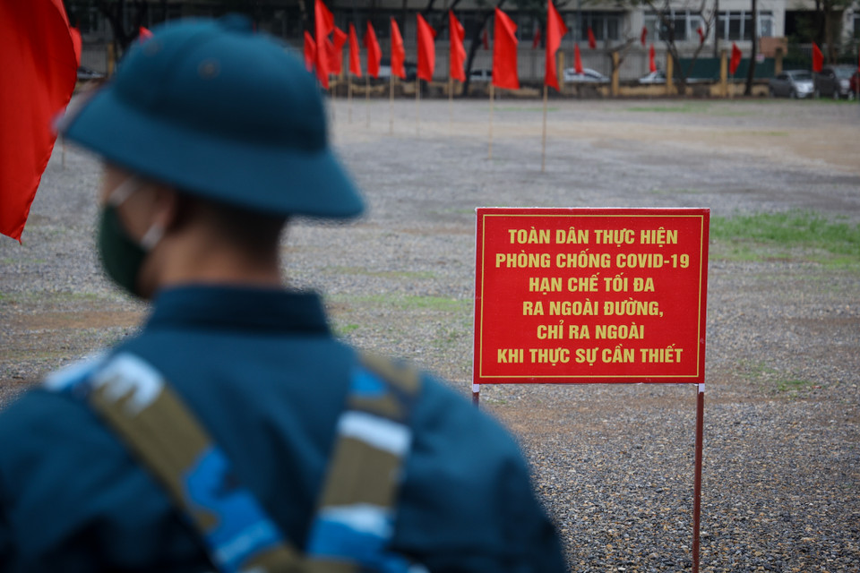 Trước diễn biến phức tạp của dịch COVID-19, Bộ Quốc phòng chỉ đạo công tác giao nhận quân năm 2021 phải bảo đảm an toàn tuyệt đối; thời gian tổ chức lễ giao nhận không quá 20 phút, không tổ chức các hoạt động văn nghệ, hội trại. (Ảnh: Minh Sơn/Vietnam+)