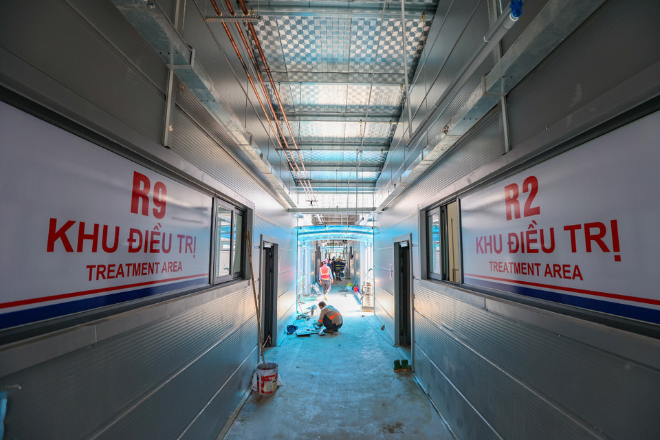 Bệnh viện dã chiến điều trị bệnh nhân COVID-19 nặng và nguy kịch với quy mô 500 giường nằm tại ngõ 587 Tam Trinh, phường Yên Sở, quận Hoàng Mai. (Ảnh: Minh Sơn/Vietnam+)