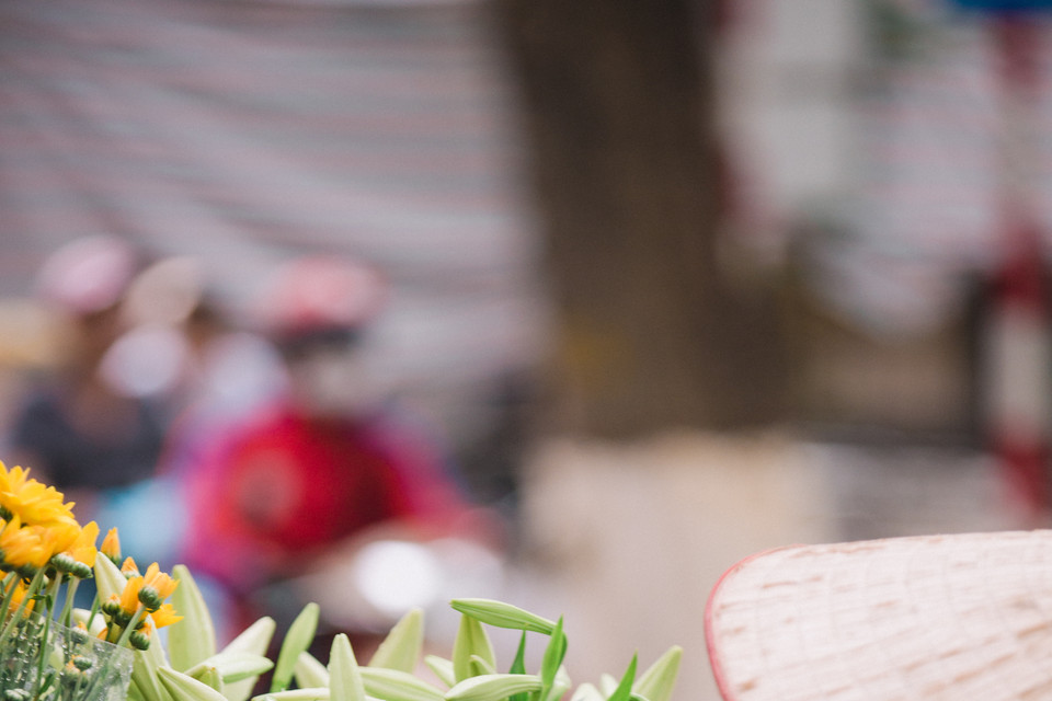 Hoa loa kèn cũng có thể chơi rất lâu, người ta mua hoa từ lúc còn đang nụ mang về nhà cắm khoảng 3 ngày là hoa nở, sau đó có thể chơi tiếp 4-5 ngày mà hoa vẫn tươi. (Ảnh: Minh Sơn/Vietnam+)