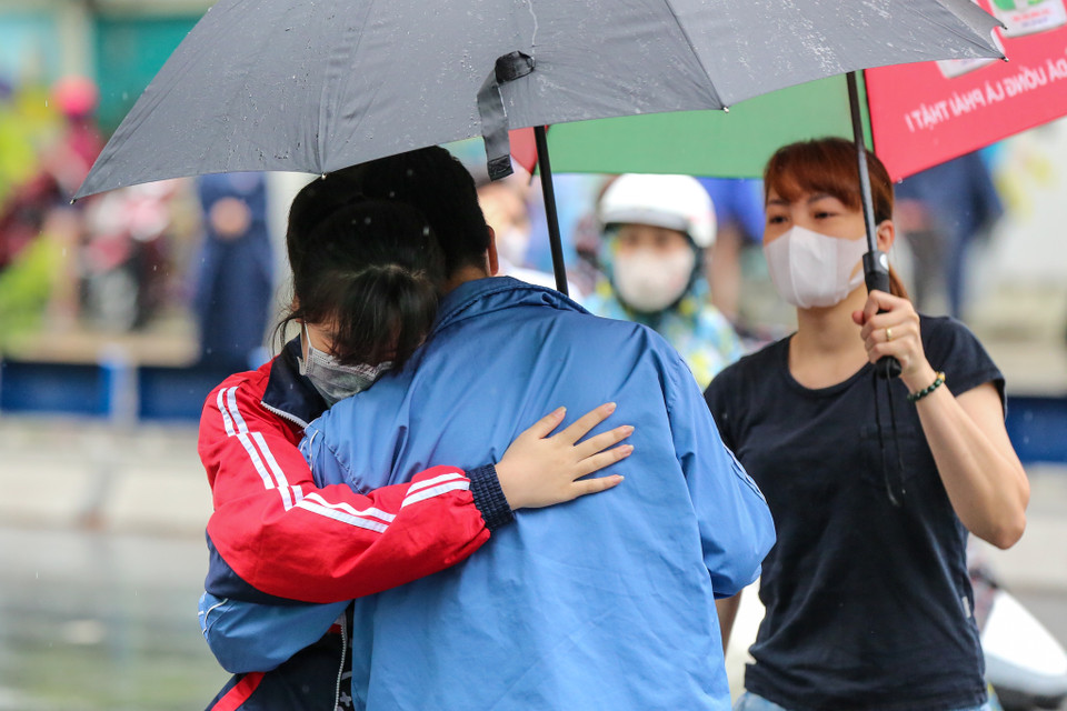 Như vậy, vừa giúp các em học sinh và phụ huynh nắm rõ quy chế, thông tin quan trọng lại vừa đảm bảo an toàn trong công tác phòng chống dịch bệnh COVID-19. (Ảnh: Minh Sơn/Vietnam+)