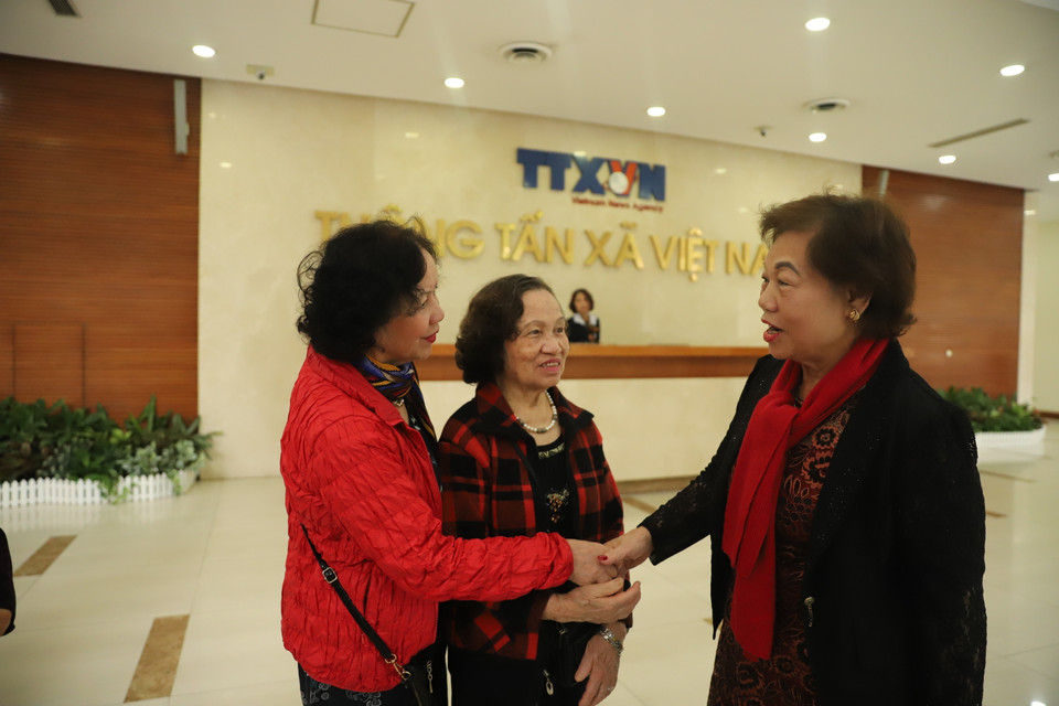 Tháng 4/1972, gần 150 sinh viên ưu tú của các trường (Đại học Tổng hợp Hà Nội, Đại học Ngoại ngữ, Đại học Ngoại giao...) được tuyển chọn về Việt Nam Thông tấn xã, tham gia khóa đào tạo phóng viên chiến trường. (Ảnh: Hoài Nam/Vietnam+)